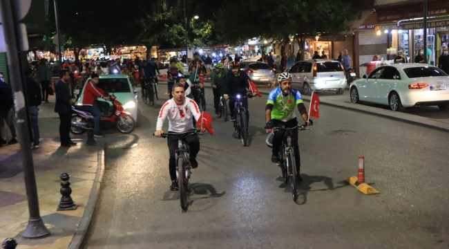 Şanlıurfalılar Cumhuriyet için pedal çevirdi