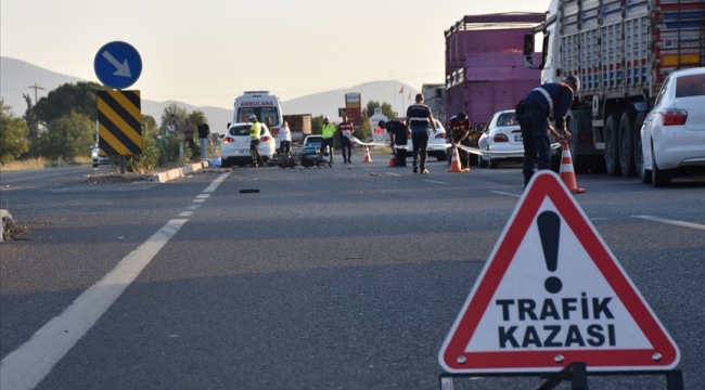 Siverek'te  otomobil kayaya çarptı: 6 yaralı