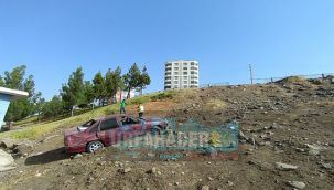 Urfa'da  otomobil uçurumdan yuvarlandı