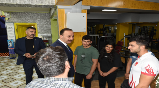 Vali Erin, Bilek Güreşi Şampiyonlarını Ziyaret Etti