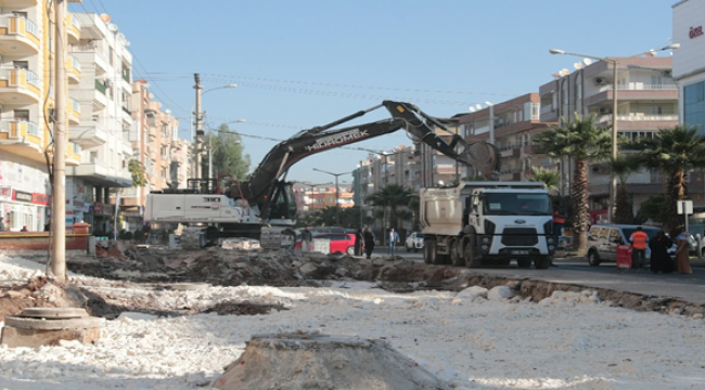 Başkan Beyazgül, esnafla bir araya gelip yol çalışmasını inceledi