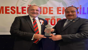 Başkan Ekinci'ye 'Mesleğinde En İyiler' Ödülü