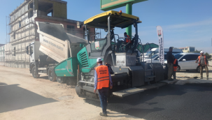 Büyükşehir'den Sıcak Asfalt Ve Kilitli Beton Parke Çalışması