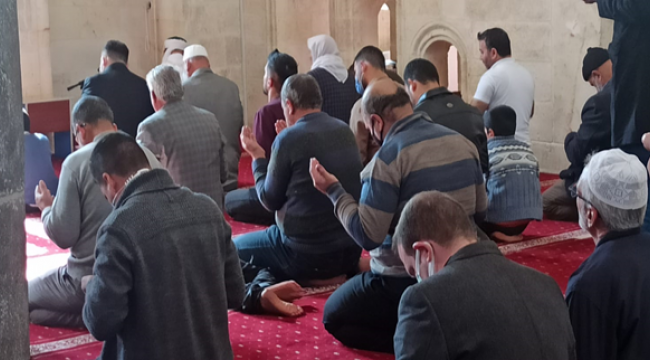 Cami cemaati yağmur için dua etti!