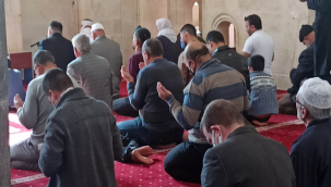 Cami cemaati yağmur için dua etti!