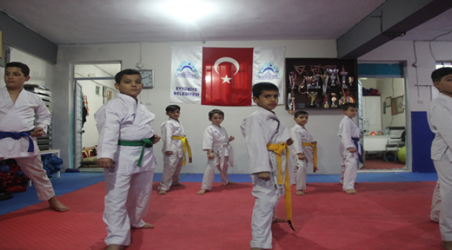 Eyyübiye Belediyesi, Gençleri ağırlamaya devam ediyor