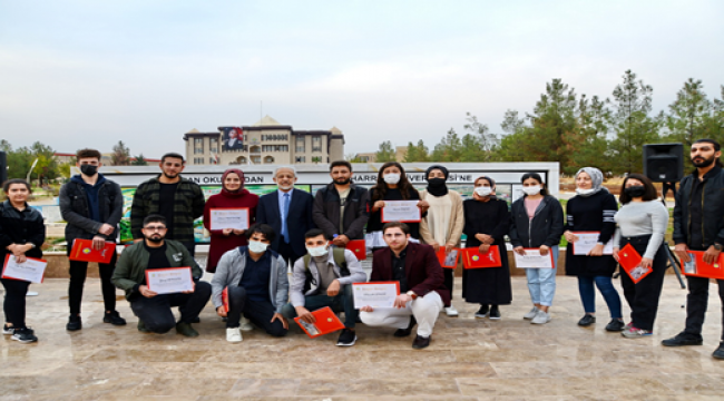 HRÜ'de Aidiyet Anıtı Fotoğraf Yarışmasının Ödül Töreni Gerçekleştirildi
