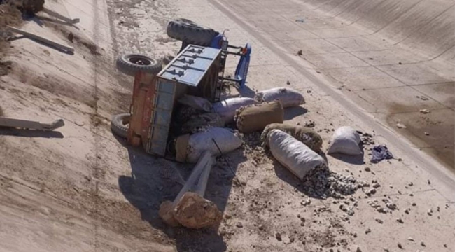 Sanıiurfa'da işçileri taşıyan traktör sulama kanalına devrildi