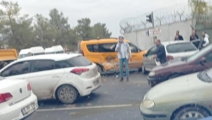 Şanlıurfa'da iki araç çarpıştı