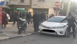 Şanlıurfa'da kaldırıma park eden araçlar çekiliyor
