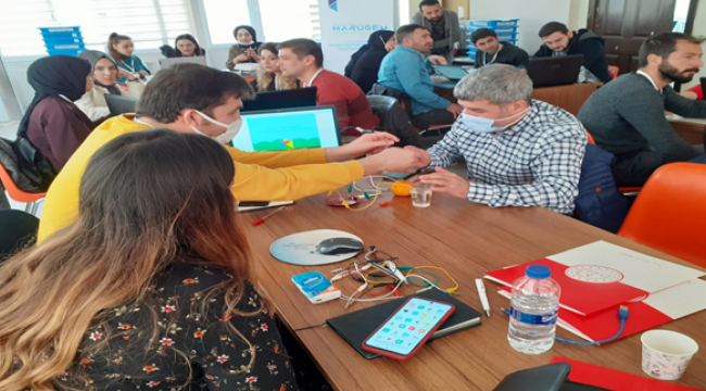 STEM Akademisi Eğitmenlerine Sertifikaları Verildi