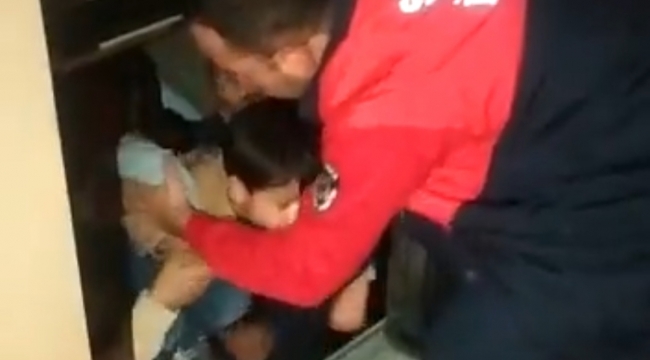 Urfa'da asansörde mahsur kaldılar