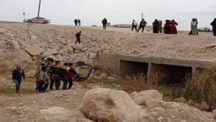 Urfa'da Jandarmadan kaçan otomobil köprüden aşağıya uçtu