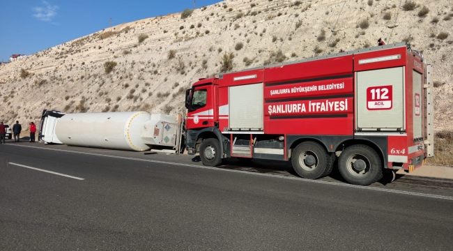 Urfa"da LPG yüklü tanker devrildi!