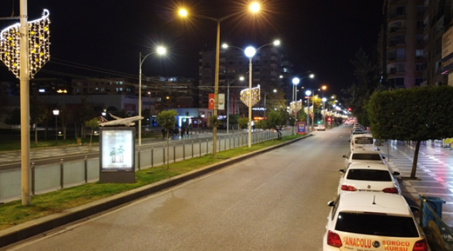 Atatürk Bulvarı Işıklandırıldı