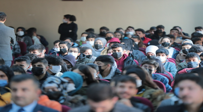 Başkan Beyazgül, Öğrencilerle Bir Araya Geldi