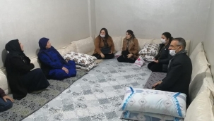 BAŞKAN EKİNCİ VE KAYMAKAM ÇENGEL'İN EŞLERİ ŞEHİT AİLELERİ ZİYARET ETTİ