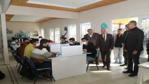 Başkan Kuş, Öğrencilere eğitim seti hediye etti