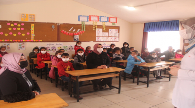 Eyyübiye Belediyesi Öğrencilere Yardımlarını Sürdürüyor