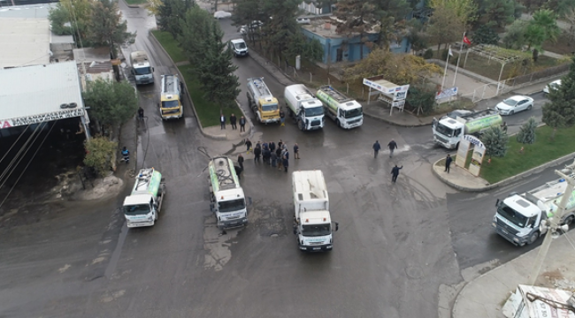Eyyübiye'de cadde ve sokaklar köpüklü su ile yıkanıyor