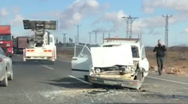 Şanlıurfa'da iki araç çarpıştı, 2 yaralı