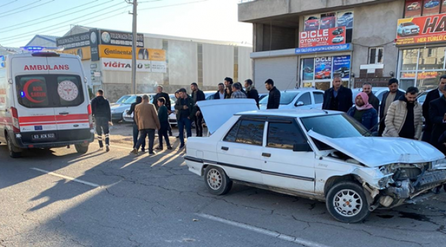 Şanlıurfa'da iki otomobil çarpıştı, 2 yaralı