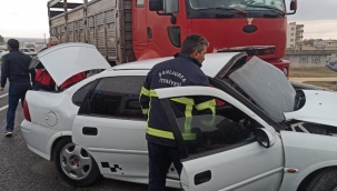 Şanlıurfa'da kamyonet otomobil ile çarpıştı, 6 yaralı