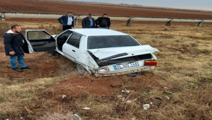 Şanlıurfa'da otomobil şarampole yuvarlandı