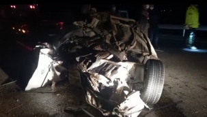 Şanlıurfa'da otomobil tırı çarptı, 1 ölü, 1 yaralı