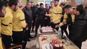 Şanlıurfaspr'da Teknik Direktör Tandoğan'a doğum günü sürprizi