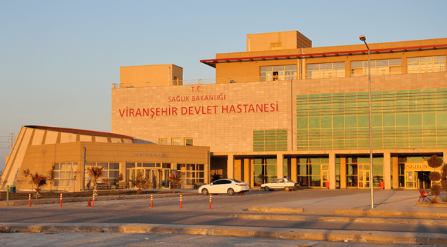 Urfa'da araç bariyere çarptı, 5 yaralı