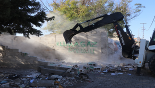 Viranşehir Belediyesi Zabıta Ekipleri  4 Kaçak Yapıyı Yıktı