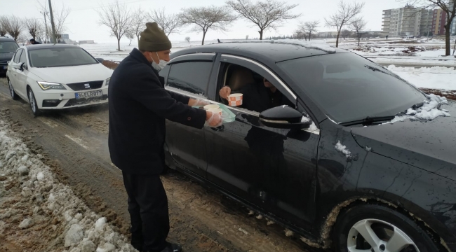 112 Acil Karda Mahsur Kalanların İmdadına Yetişiyor