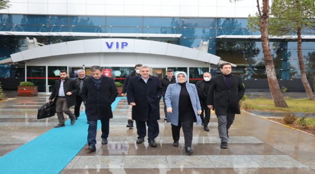 Ayşe Sula Köseoğlu, Esnaf kahvesinde vatandaşların taleplerini dinledi