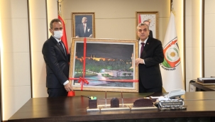 Bakan Özer'den Büyükşehir belediyesine ziyaret