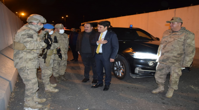 Başkan Ekinci Ve Kaymakam Çengel Sahadaki Personelin Yeni Yılını Kutladı