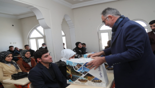 Başkan Kuş'tan Öğrencilere Eğitim Seti Desteği