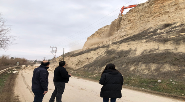 Birecik- Halfeti'yi bağlayan sahil yolu kaya ıslah çalışması başladı