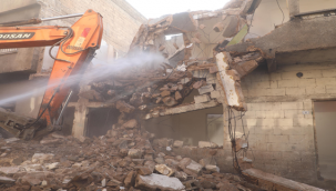 Haliliye'de 80 riskli ve metruk yapı yıkıldı