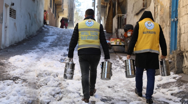 Haliliye'de Sıcak Aşlar Kapı Kapı Dağıtılıyor