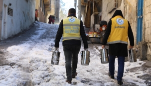Haliliye'de Sıcak Aşlar Kapı Kapı Dağıtılıyor