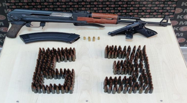 Şanlıurfa'da eve düzenlen operasyon çok sayıda silah ele geçirildi