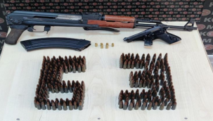 Şanlıurfa'da eve düzenlen operasyon çok sayıda silah ele geçirildi