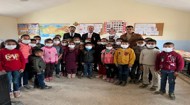 Şehit Aileler Derneğinden 80 km Uzaktaki Köy Okuluna Konferans 