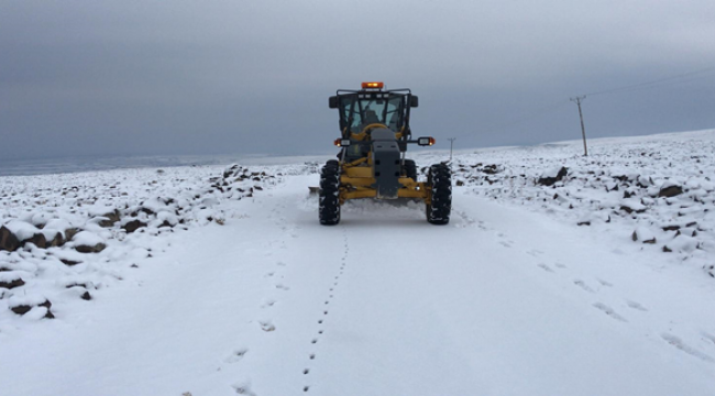 Siverek'te yollar kardan temizleniyor