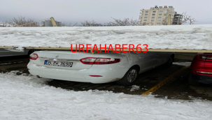 Urfa'da çatı çöktü! Araçlar altında kaldı