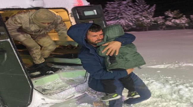 Urfa'da yardıma giden ekiplere kar engel olamadı