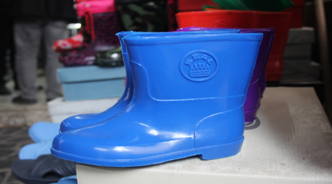 Çamurdan Korunmak İçin Tercih Ediyor