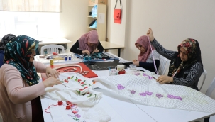 HALİLİYE'DE ANNELER ÖĞRENİYOR ÇOCUKLAR EĞLENİYOR 