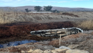 Urfa'da araç tahliye kanalına düştü
